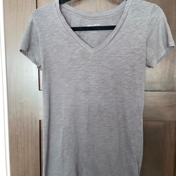 Basic grey/taupe V-neck - Picture 1 of 1